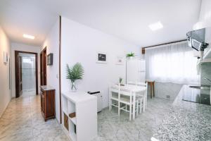 Confort en Arzúa Centro, Apt 3 by CABANA Rentals