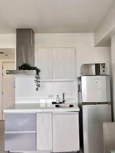Pineapple Heads Staycation by Azure Urban Resort and Residences