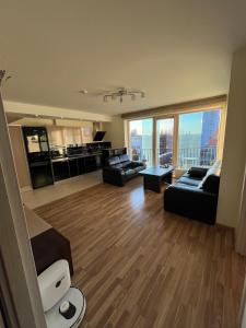 Spacious Apartment with 2 Balconies