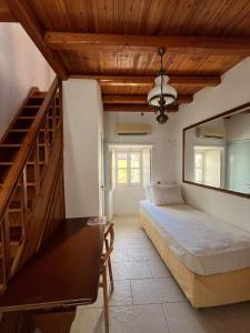HYDRA Central House
