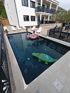 VILLA APARTMENTS FILIP with swimming pool