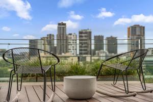 One Sky Residence - Sleep 6 - Pools Cinema Sauna Gym FREE Parking