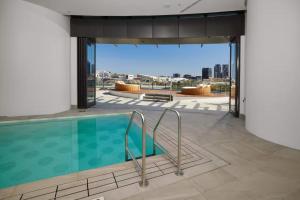 One Sky Residence - Sleep 6 - Pools Cinema Sauna Gym FREE Parking