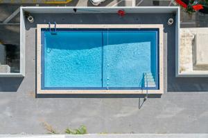 Hollywood Beach Speakeasy Condo with Pool