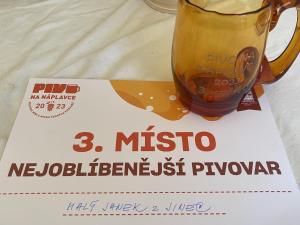 Kemp v areálu pivovaru Malý Janek s vlastním stanem