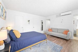 Central Hyde Park suites close to UT, Moody Center, Downtown