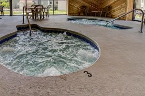 Smoky, Rustic and Relaxing Studio Condo - Views, Pools, Wifi