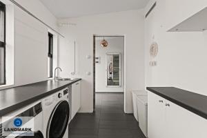 Private Room in Peaceful Villa - Near KEF Airport