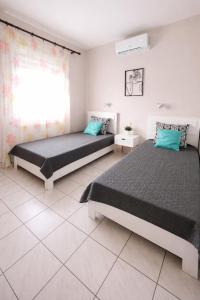 Chrissas Place - a unique house with garden and BBQ