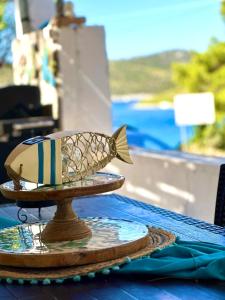 Seafront Escape, Atsitsa