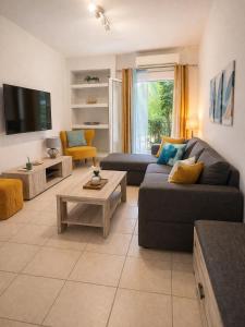Bloom in the City- Cozy Apartment with Private Garden