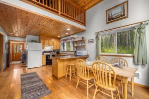 Quiet home minutes to Glacier