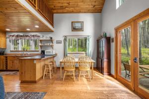 Quiet home minutes to Glacier