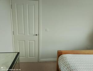 Bulkington Lodge Coventry - Affordable Cosy Double & En-Suite Rooms