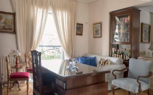 Luxurious apt in the Athenian Riviera