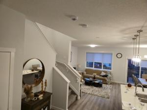 Edmonton Sunnys Homes 4 Beds Sleeps 5 AC