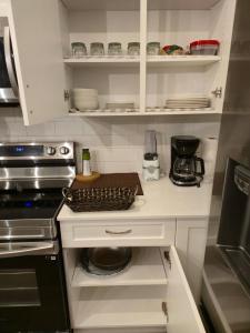 Edmonton Sunnys Homes 4 Beds Sleeps 5 AC