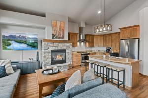 Downtown WP Villa 745 I Private Hot Tub I Great Views I Activity Program