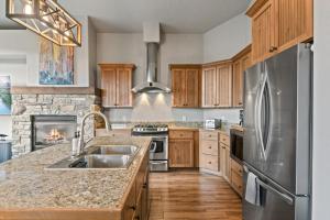 Downtown WP Villa 745 I Private Hot Tub I Great Views I Activity Program