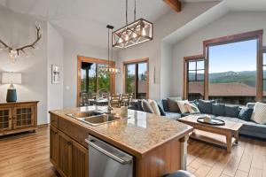 Downtown WP Villa 745 I Private Hot Tub I Great Views I Activity Program
