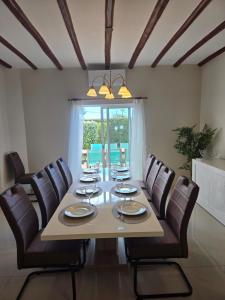 Casa Elizabeth -3BR Heatable Pool -Walk to Beach