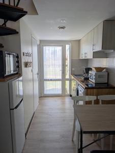 Charmant logement Guidel Plage, vue mer, piscine chauffée, avec une chambre