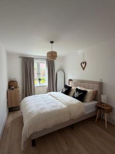 Cosy High street flat near Cotswolds