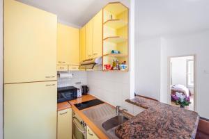 Cosy Apartment Near Lapad Beach Bay