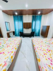 Hotal Gyanav at Surajpol Circle Main city