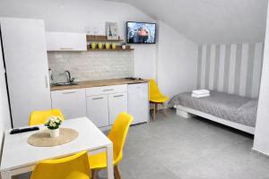Apartment Center 27