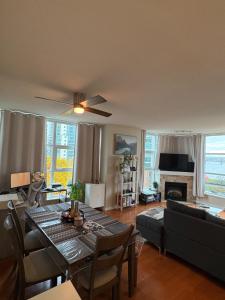 Private Room in an Apartment in Downtown near BC place Soccer Stadium