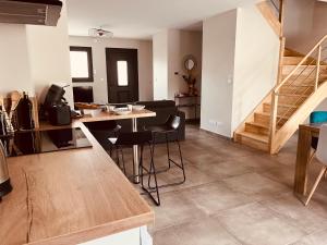 Maison moderne 3 chambres SPA-jacuzzi mai-septembre