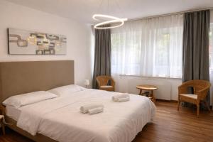 Beach-Center-Renovated-Parking-Balcony apartment