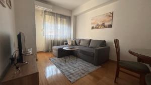 Cozy Corner Apartment-Free Parking