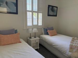 Neutral Bay Stunning Two Bedroom Apartment