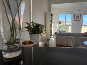 Neutral Bay Stunning Two Bedroom Apartment