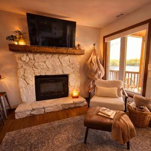 Cove-Out Cottage in Gravois Mills