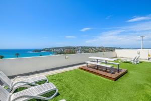 Manly Water Views, Pool, Steps to Beach and Parking
