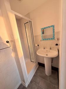 Cherish Lewis Sea View Hotel