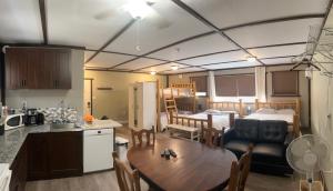 Cougar Mountain Lodge and Resort Cabin Rentals