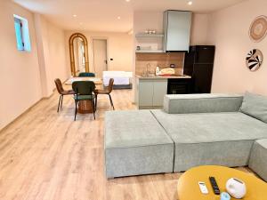 Luxury Apartment Nr 7 Odeon 2 Min from Sea