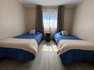 hostal los faroles