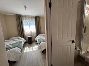 hostal los faroles