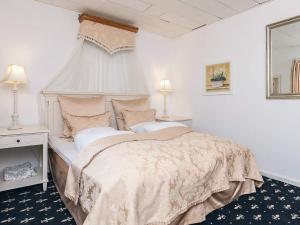 2 person holiday home in Hornbæk