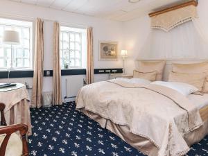 2 person holiday home in Hornbæk