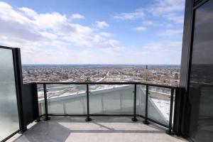 Luxurious Condo - Gym,Pool,Sauna,Bowling Alley,Hot Tub,Lounge