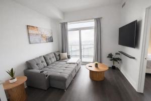 Luxurious Condo - Gym,Pool,Sauna,Bowling Alley,Hot Tub,Lounge