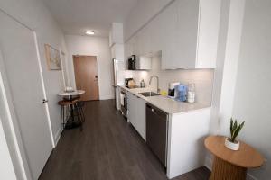 Luxurious Condo - Gym,Pool,Sauna,Bowling Alley,Hot Tub,Lounge