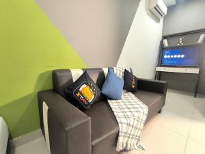 Meridin Sovo 2BR Cozy Modern Suites Medini By STAY