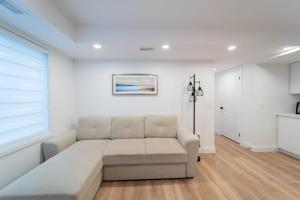 Bright & Spacious 2BR Near Downtown KW